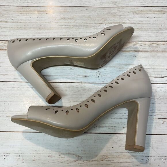 DKNY women’s open toe heels. Beige. Size 7. - Picture 6 of 12